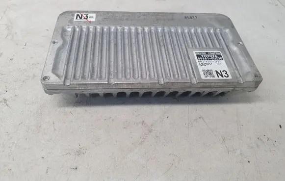 Toyota Yaris Engine control unit/module 896610U230