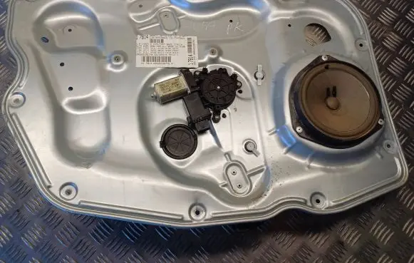 Alfa Romeo Giulietta Front door window regulator with motor 00505106770 44472843 913707P