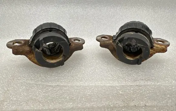 Porsche Cayenne (9PA) Sway bar bush bracket, rear 7L0511413