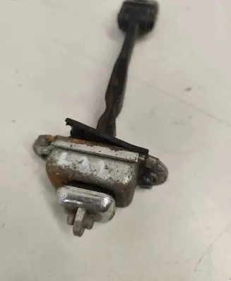 Skoda Octavia Mk2 (1Z) Rear door check strap stopper 1Z0839249