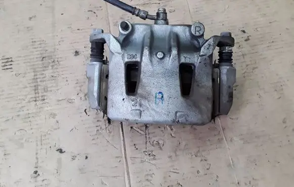Nissan Leaf I (ZE0) Front brake caliper 264