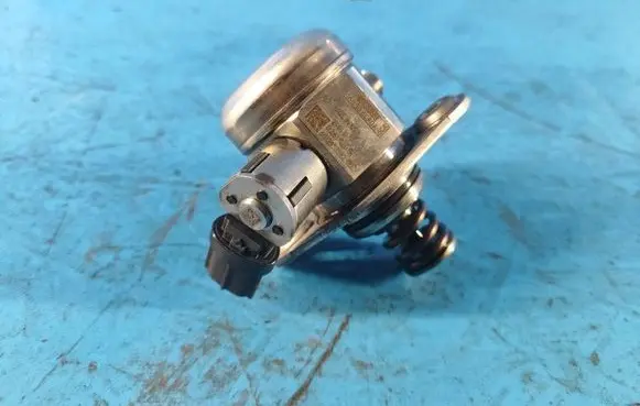 Nissan X-Trail T33 Fuel injection high pressure pump 166306CA0A