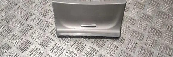 Jeep Grand Cherokee Glove box