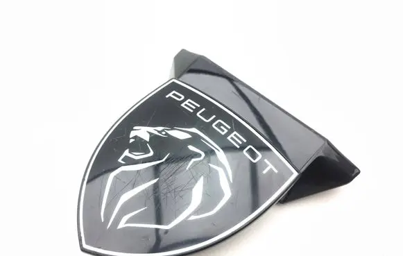 Manufacturer badge logo/emblem