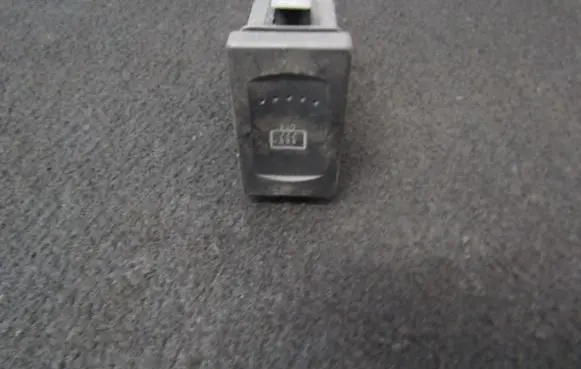 Volkswagen PASSAT B5 Windscreen/window heater switch 3b0959621c