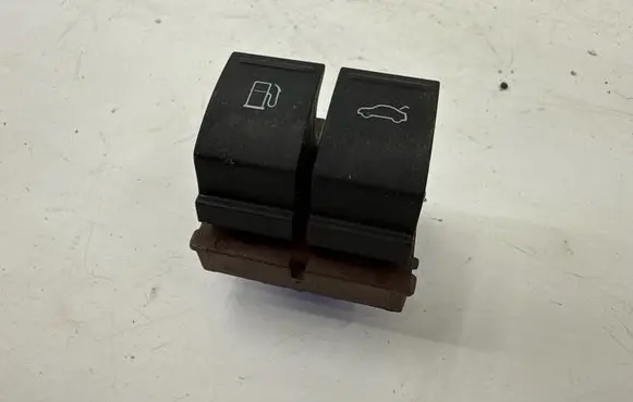 Volkswagen PASSAT B6 Fuel tank opening switch 3C0959903B