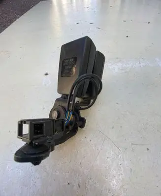 Skoda Octavia Mk3 (5E) Rear seatbelt buckle 8V0857739 10062013