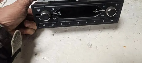 Radio/CD/DVD/GPS head unit