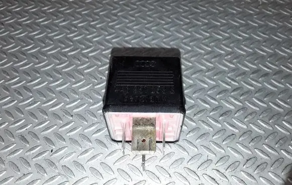Audi A8 S8 D2 4D Other relay 443951253S 899556