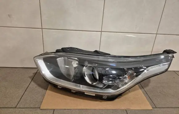 KIA Ceed Headlight/headlamp 92101J7XXX 92101J7060
