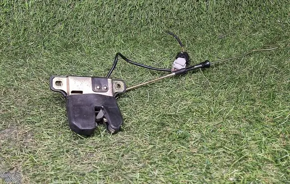 Audi 80 90 S2 B4 Tailgate lock latch 8A5827505E