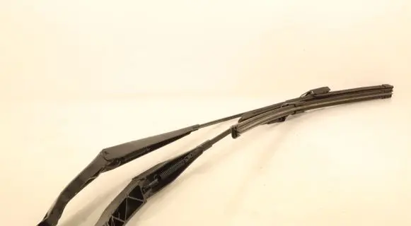 Alfa Romeo Giulietta Front wiper blade arm 505009402