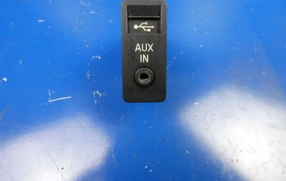 BMW X3 F25 USB socket connector 9138402