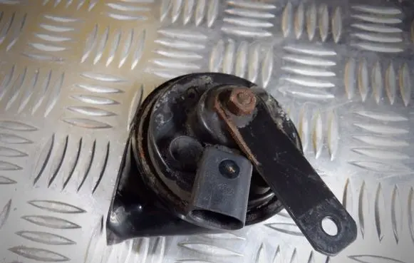 Volkswagen Golf V Horn signal 007424