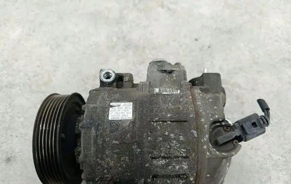 Volkswagen Touran I Air conditioning (A/C) compressor (pump) 