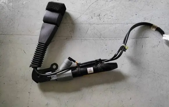 BMW X3 F25 Front seatbelt buckle 