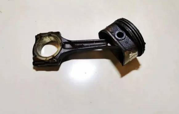 Citroen C4 I Picasso Piston with connecting rod