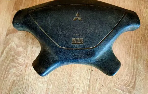 Steering wheel airbag