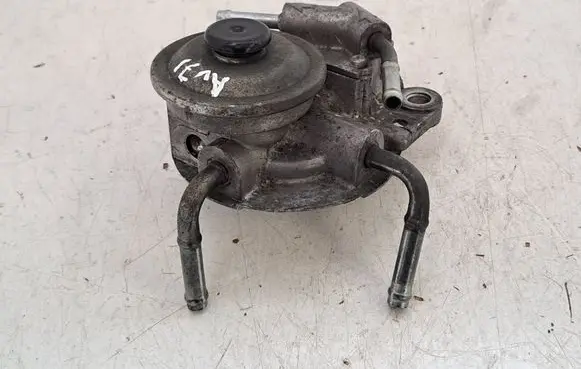 Toyota Avensis T250 Fuel filter bracket/mount holder 233800R010