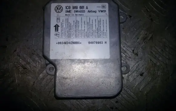 Skoda Fabia Mk1 (6Y) Airbag control unit/module 1C0909601A 5WK43123
