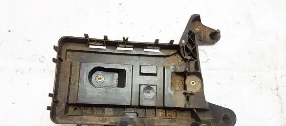 Volkswagen PASSAT B6 Battery box tray 1K0915333C