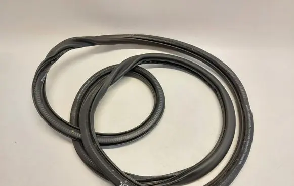 Peugeot 3008 III Front door rubber seal 9839764680JLK01