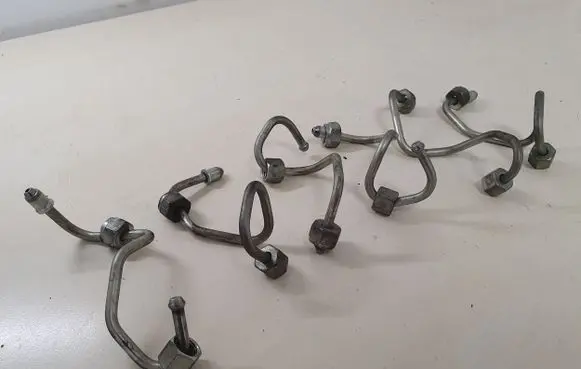 Jeep Grand Cherokee Fuel injector supply line/pipe 