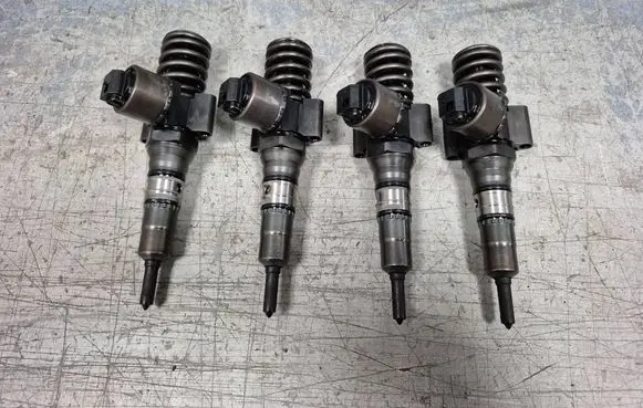 Volkswagen Golf Plus Fuel injector 0414720404