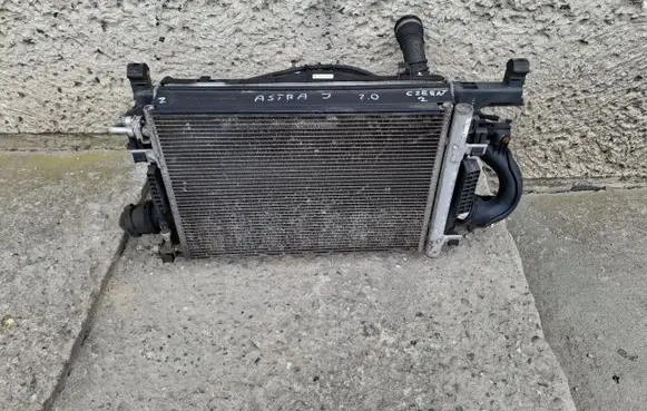 Opel Astra J Coolant radiator 