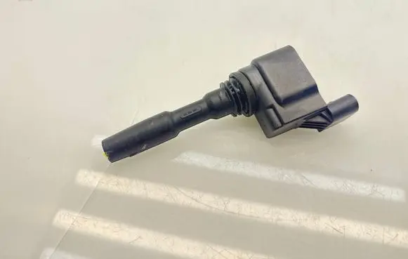 Volkswagen Golf VIII High voltage ignition coil 05E905110A