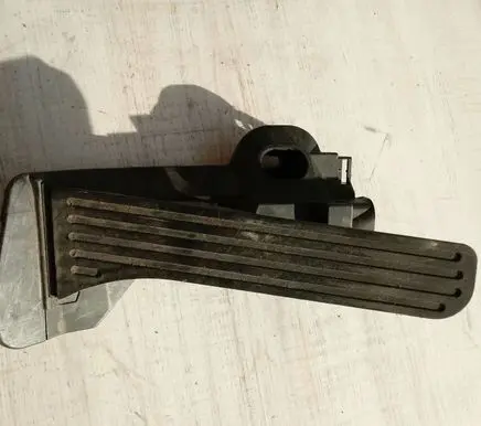 Volkswagen PASSAT B6 Accelerator throttle pedal 1K2721503M