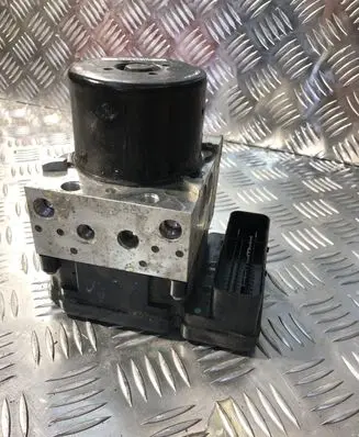 Volvo XC70 ABS Pump P30681619 30681619
