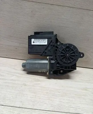 Volkswagen Transporter - Caravelle T5 Front door window regulator motor 0130821998