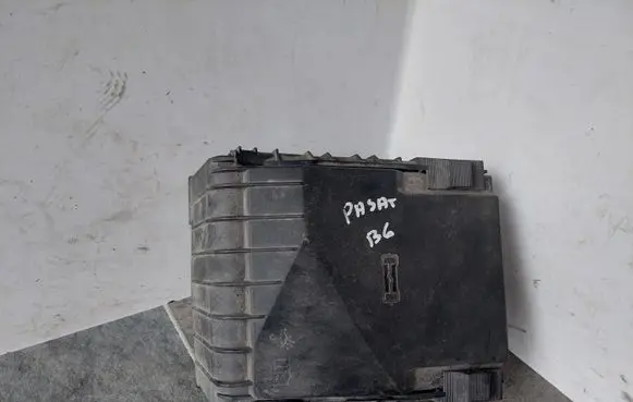 Volkswagen PASSAT B6 Fuse box cover 1K0937132F