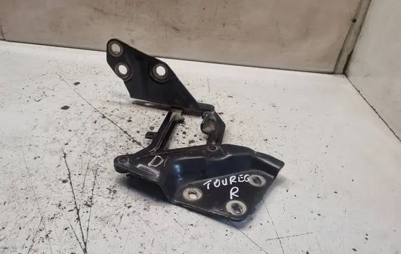 Engine bonnet/hood hinges