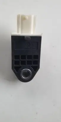 Hyundai i40 Airbag deployment crash/impact sensor