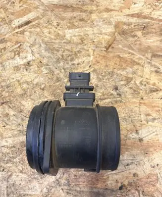 Volvo V70 Mass air flow meter 30677999 13157111