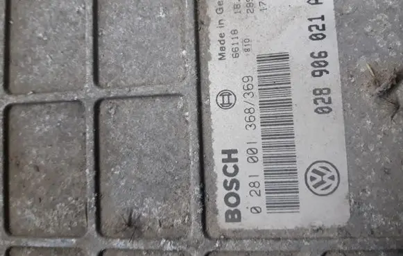 Volkswagen PASSAT B4 Engine control unit/module 0281001368