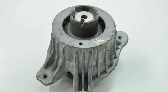 Mercedes-Benz C W205 Engine mount bracket A2052406617