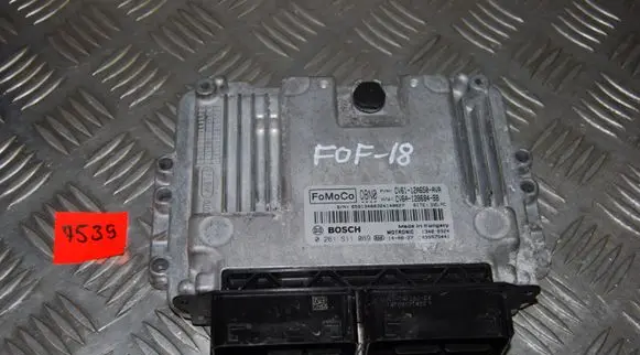 Ford Focus Engine control unit/module 0261S11069 CV6112A650AVA