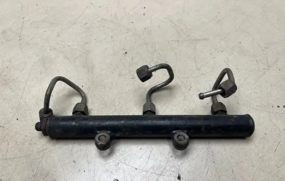 Fuel main line pipe