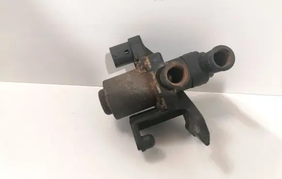 BMW 3 E36 Coolant heater control valve 8391418 1147412052