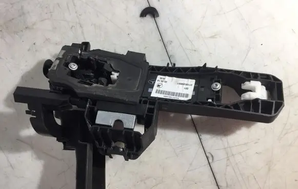 Mercedes-Benz GLA W156 X156 Front door exterior handle/bracket A2047602400