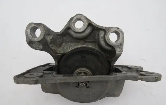 Volvo S90, V90 Engine mount bracket 31480549