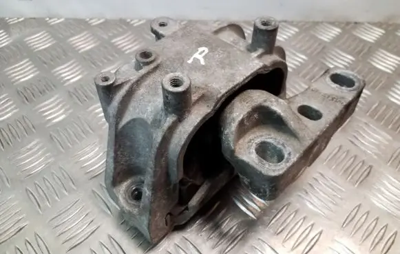 Skoda Yeti (5L) Engine mount bracket 1K0199262CN