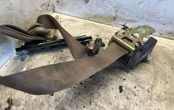 Jaguar S-Type Front seatbelt 33048264