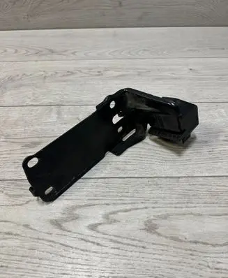 BMW 3 E90 E91 Radiator mount bracket 7117811 23781010 H260BUE