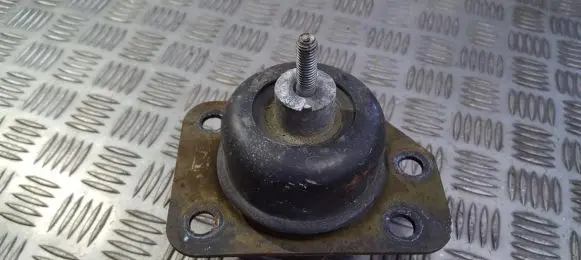 Chevrolet Lacetti Engine mount bracket