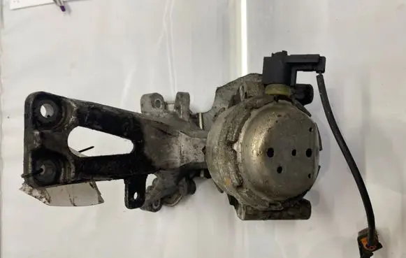 Audi A8 S8 D4 4H Engine mount bracket 8K0199388B0