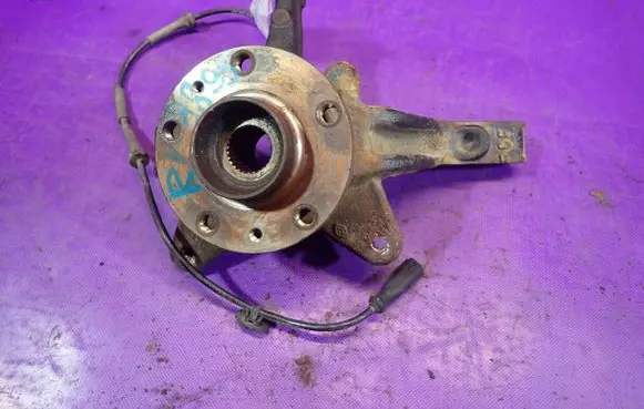 Renault Kangoo II Front wheel hub spindle knuckle